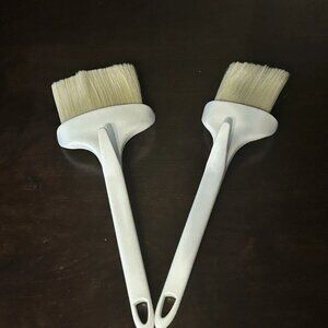 Winco Boar Bristle Pastry Basting Brush w/Hook and Concave Head (Set of 2)